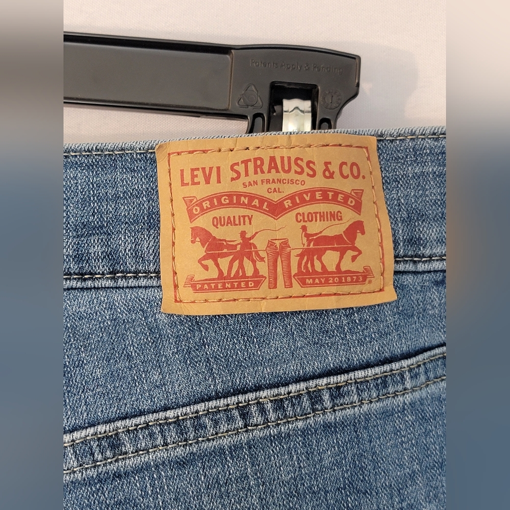 Levi Strauss & CO Classic Capri Jeans Size 10 - Picture 2 of 11